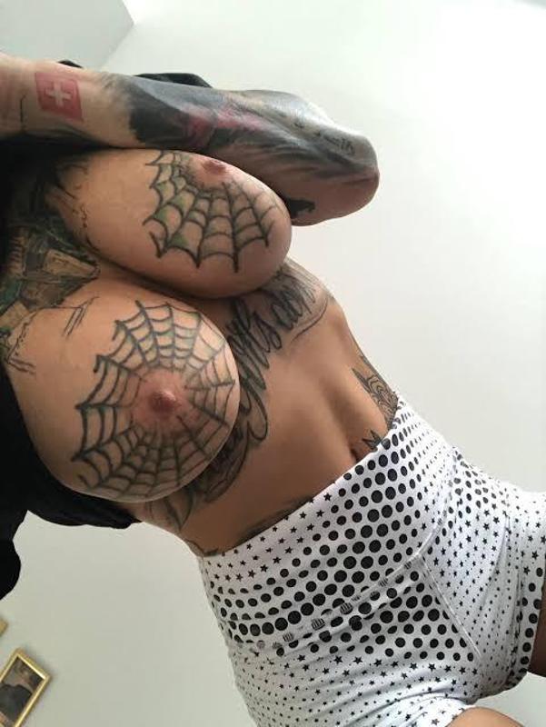 DOWN TO FUCK AND CHILL⁉️ HMU ON SNAPCHAT sarah_craig4986