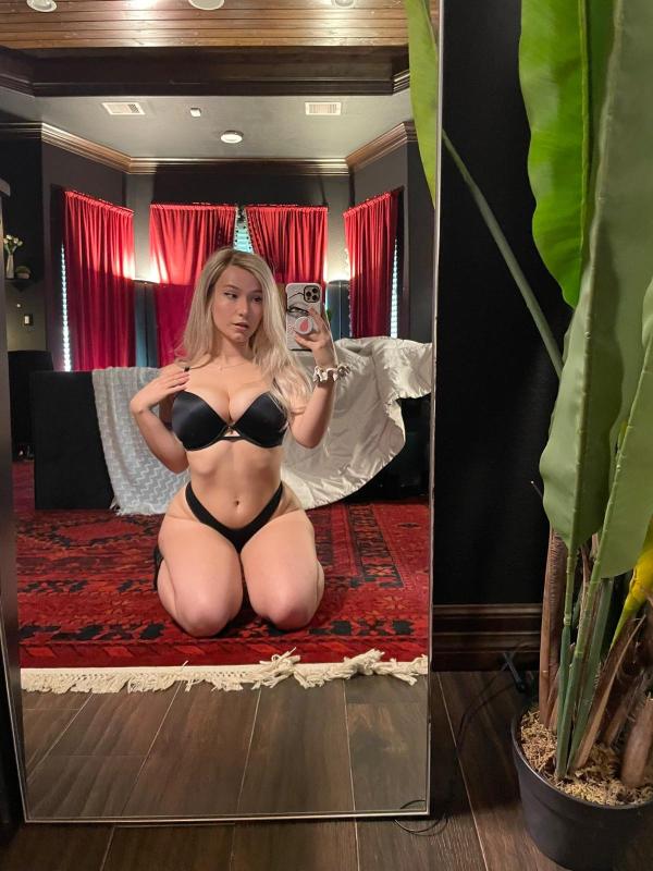 Hookup 🍑🍆👅 i’m Down to have fun and I party Add me on snap andreakittycat8