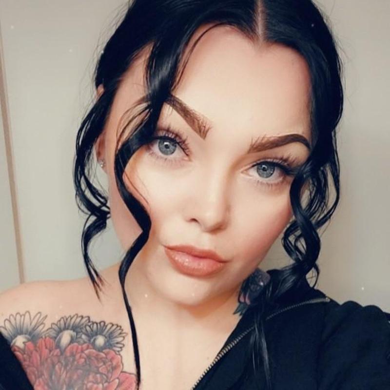 J U I C Y Scandinavian TREAT text/call ASAP 513.739.5445