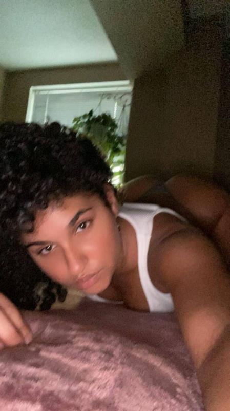 Hot Venezuelan I only accept cash