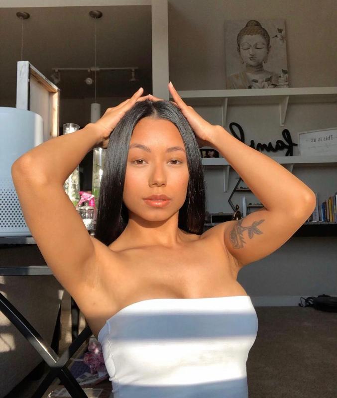 Dinner 🍽️ night out, bills on me... l'm not a prostitute