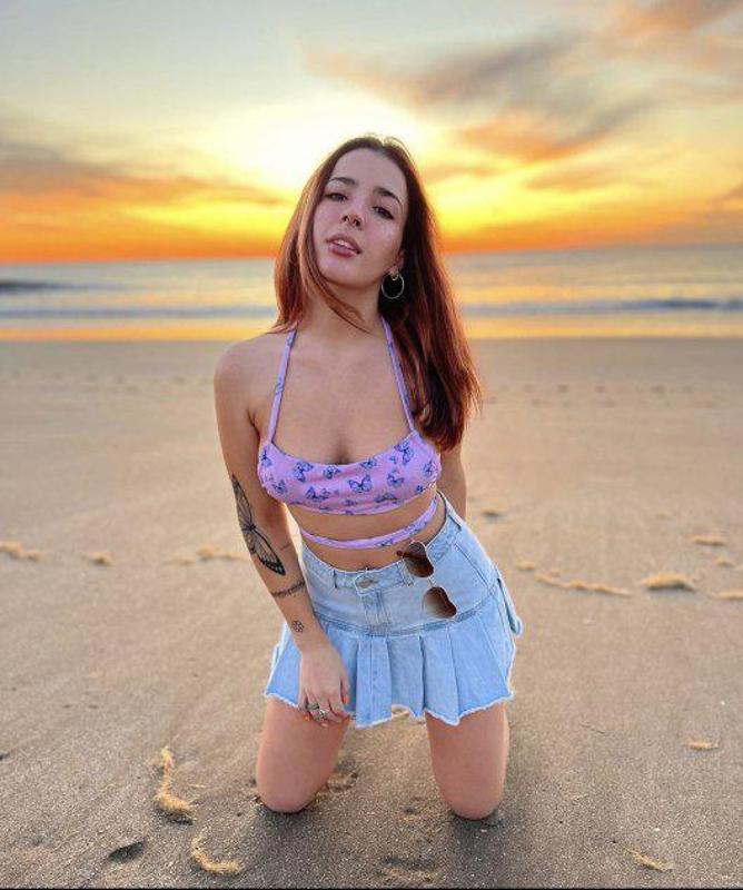 I can be your regular girl💋🍒♥
